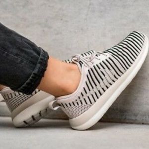 roshe two flyknit v2